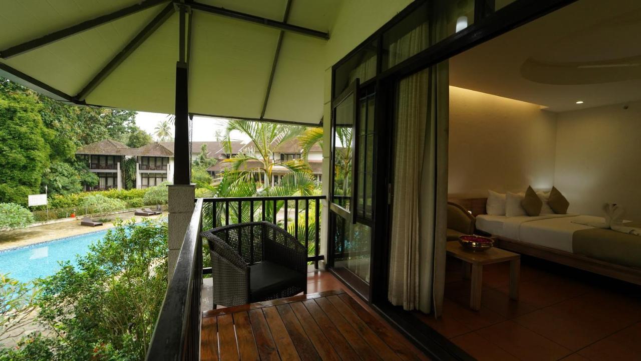Whispering Waters Hotel Malayattur Exterior photo