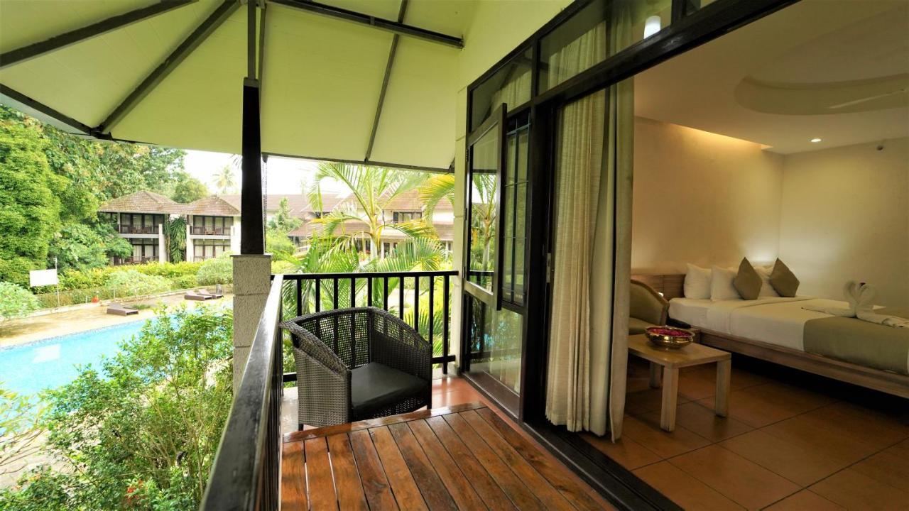 Whispering Waters Hotel Malayattur Exterior photo
